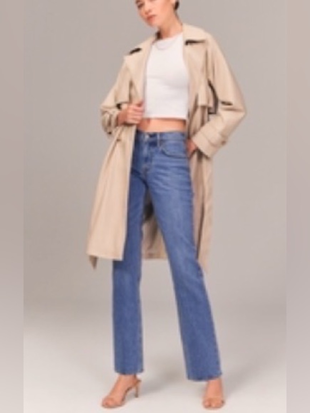 Abercrombie & Fitch The "90s Straight”
Mid Rise Jean